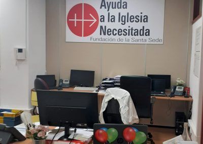 Cáritas Parroquial Castrense Santa María de la Dehesa: entrega a la institución » Ayuda a la iglesia necesitada»