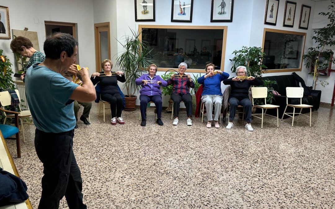 Tarde de gimnasia con nuestros mayores