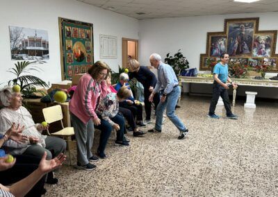 Ejercicios de fuerza y habilidad. Grupo de mayores