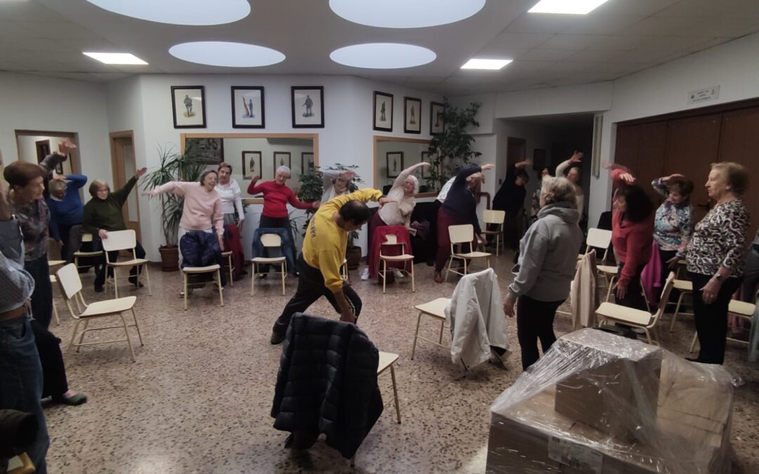Nueva sesión de gimnasia con nuestros mayores