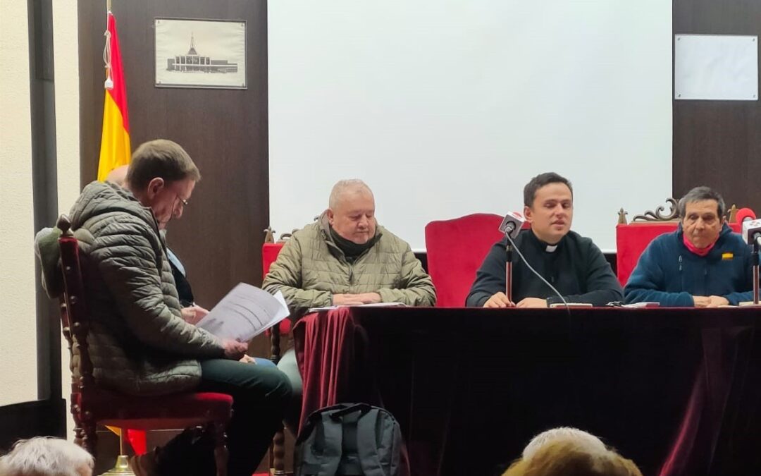 La Parroquia celebra su reunión mensual con la presencia del Páter D. Mario