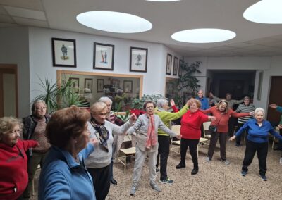 Nueva sesión de gimnasia con nuestros mayores