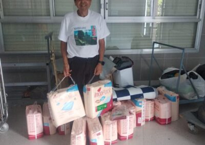 Entrega mensual al Cottolengo Padre Alegre